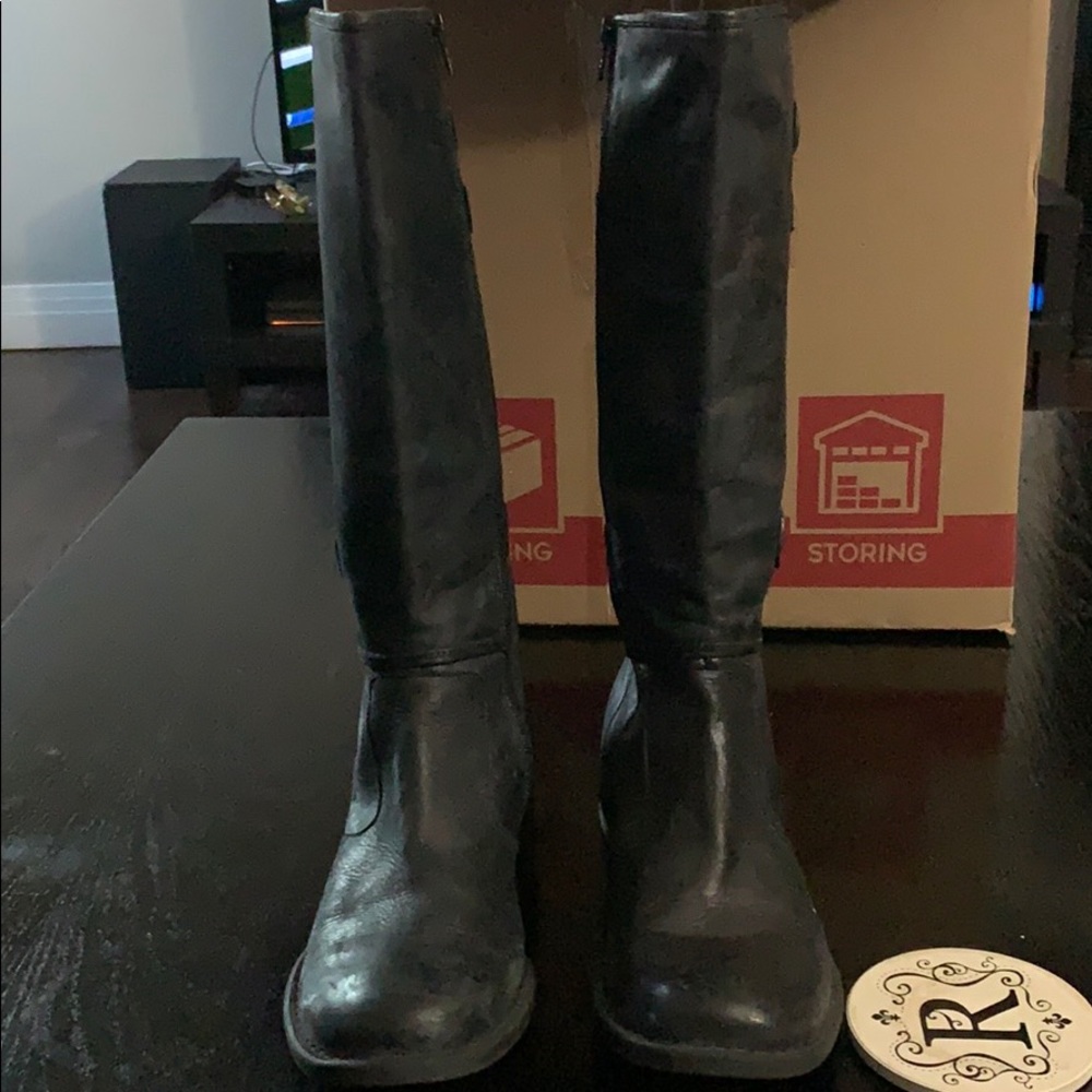 Barely worn black Born boots! Size 11